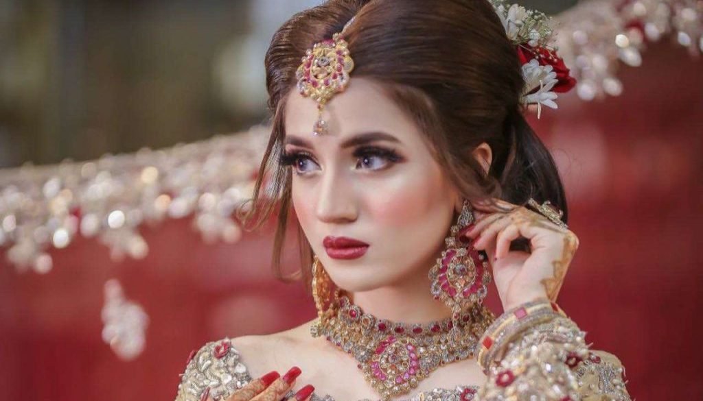 party makeup service at home in Pakistan facial Service at home in Pakistan